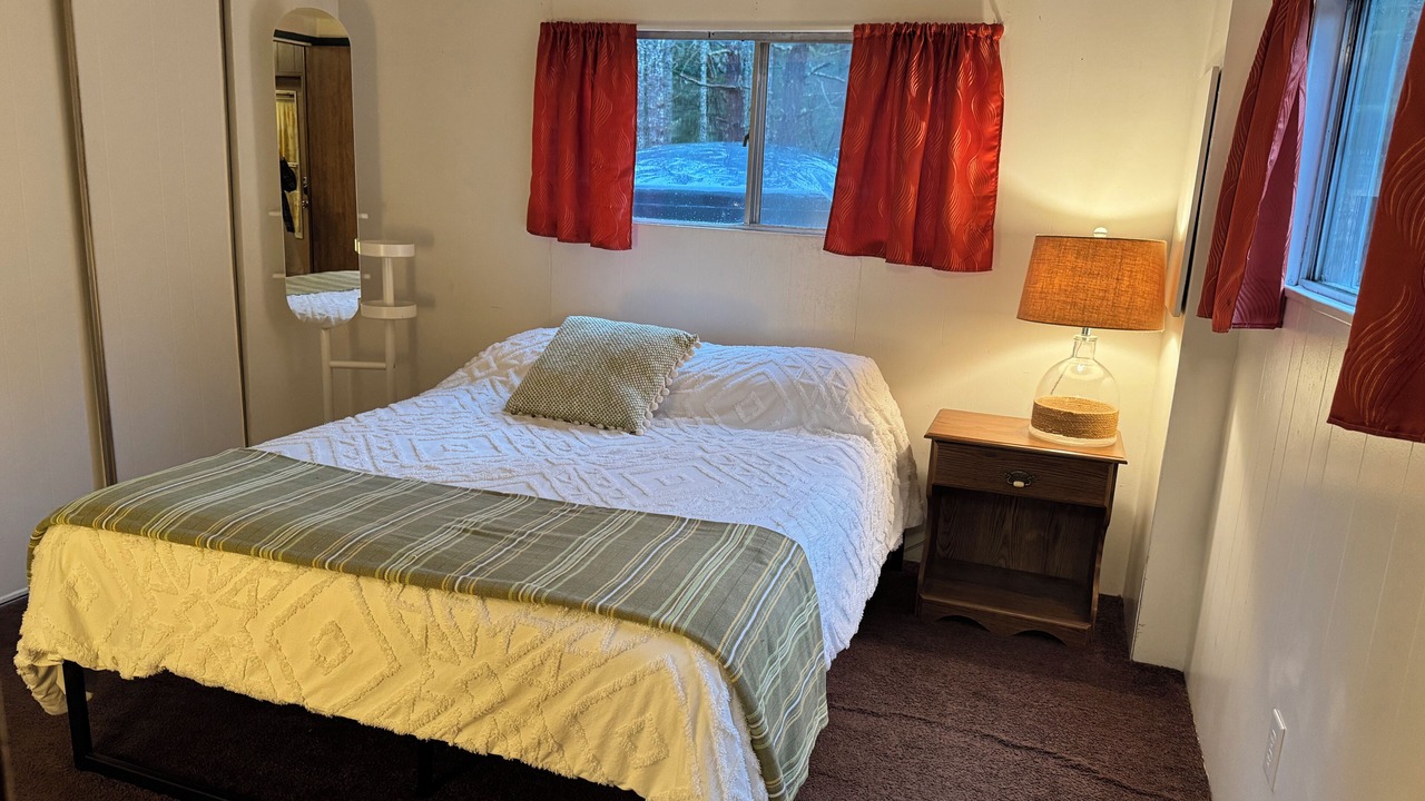 Photo of Bedroom in Roseburg