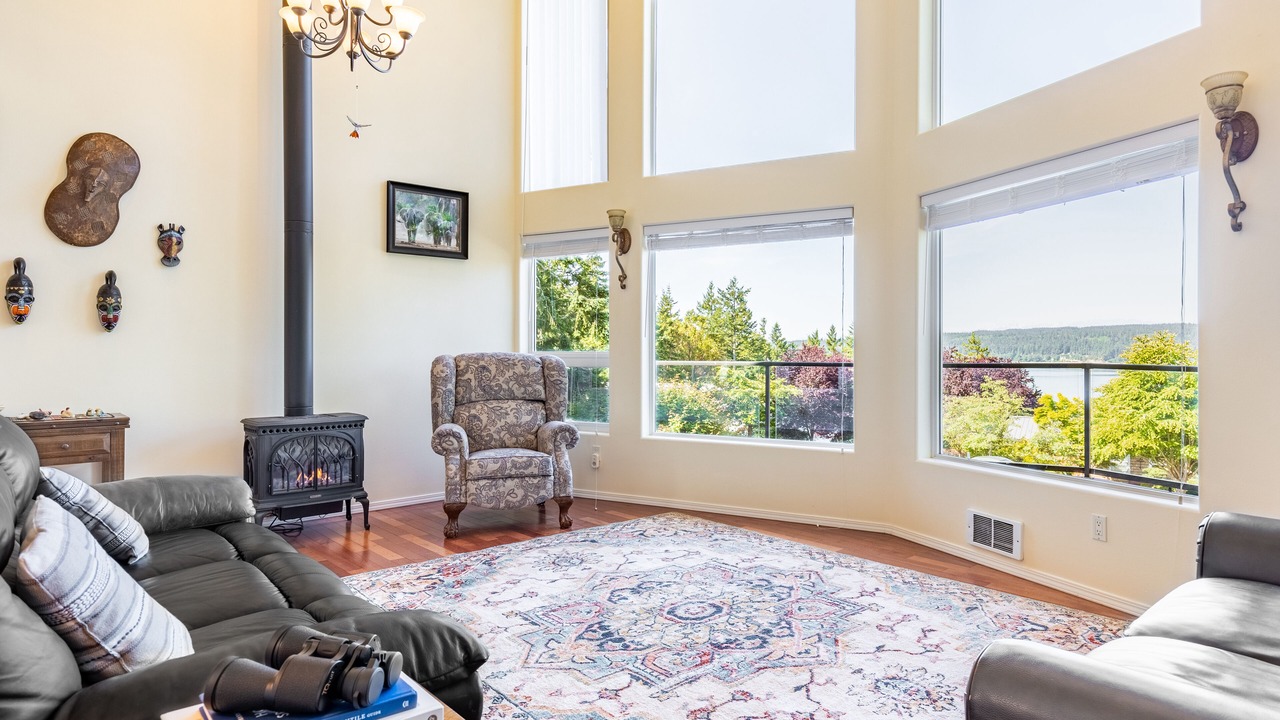 Photo of Livingroom in Langley