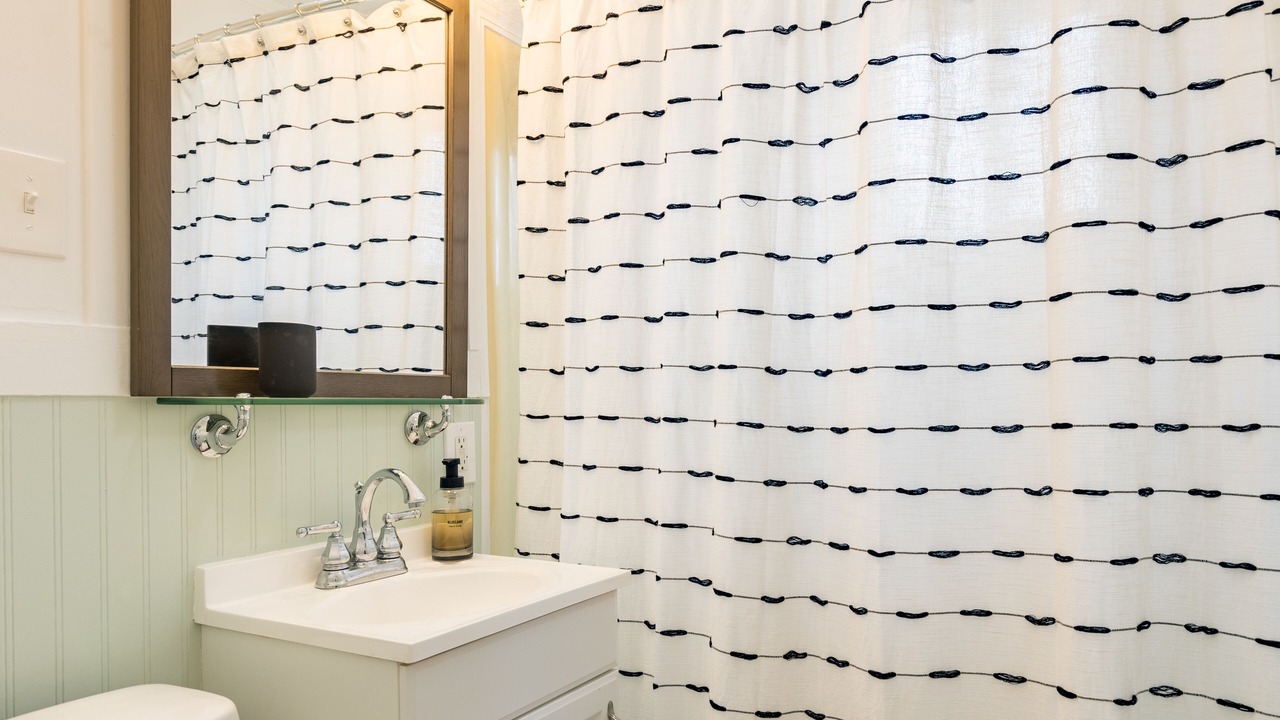 Photo of Bathroom in Oak Harbor