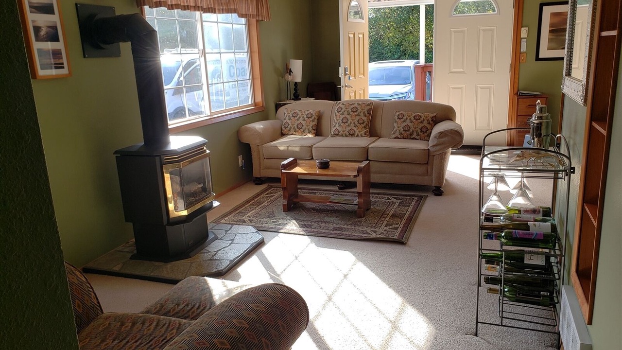 Photo of Livingroom in Oyehut-Hogans Corner