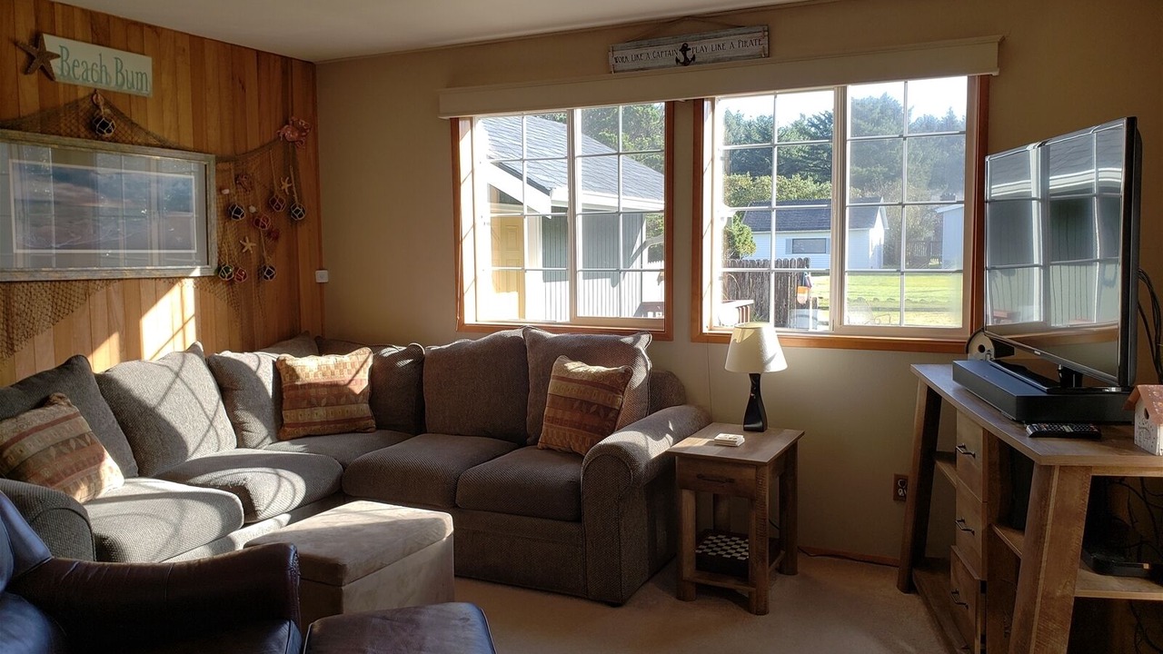 Photo of Livingroom in Oyehut-Hogans Corner
