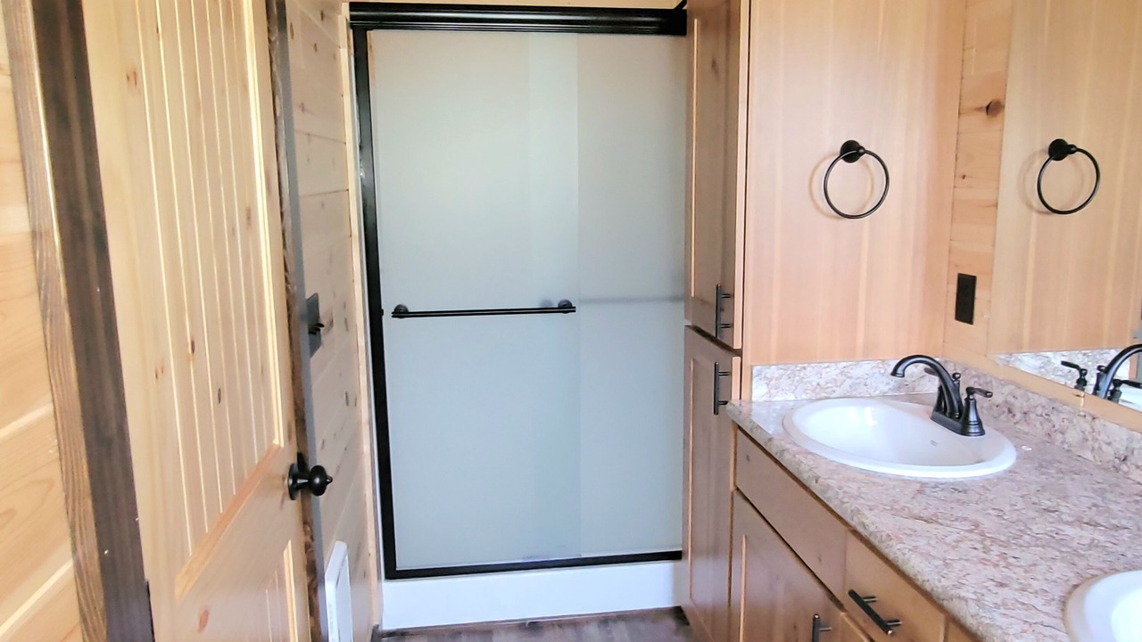 Photo of Bathroom in Island Park