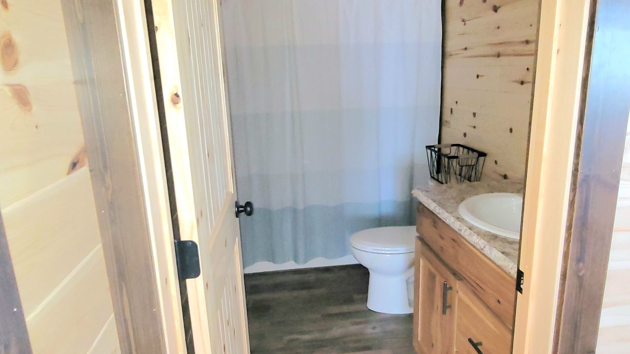 Photo of Bathroom in Island Park