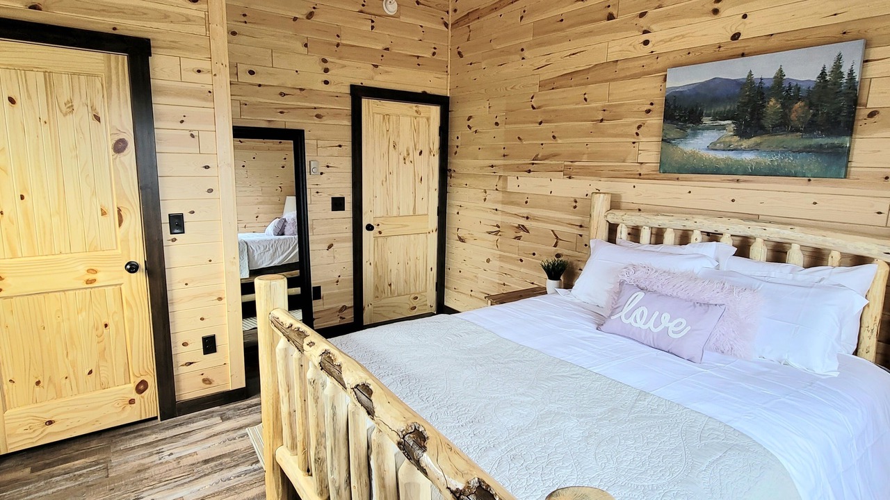 Photo of Bedroom in Island Park