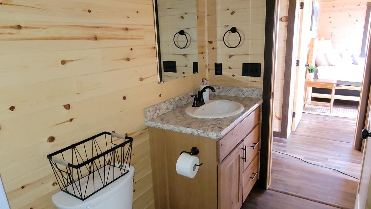 Photo of Bathroom in Island Park