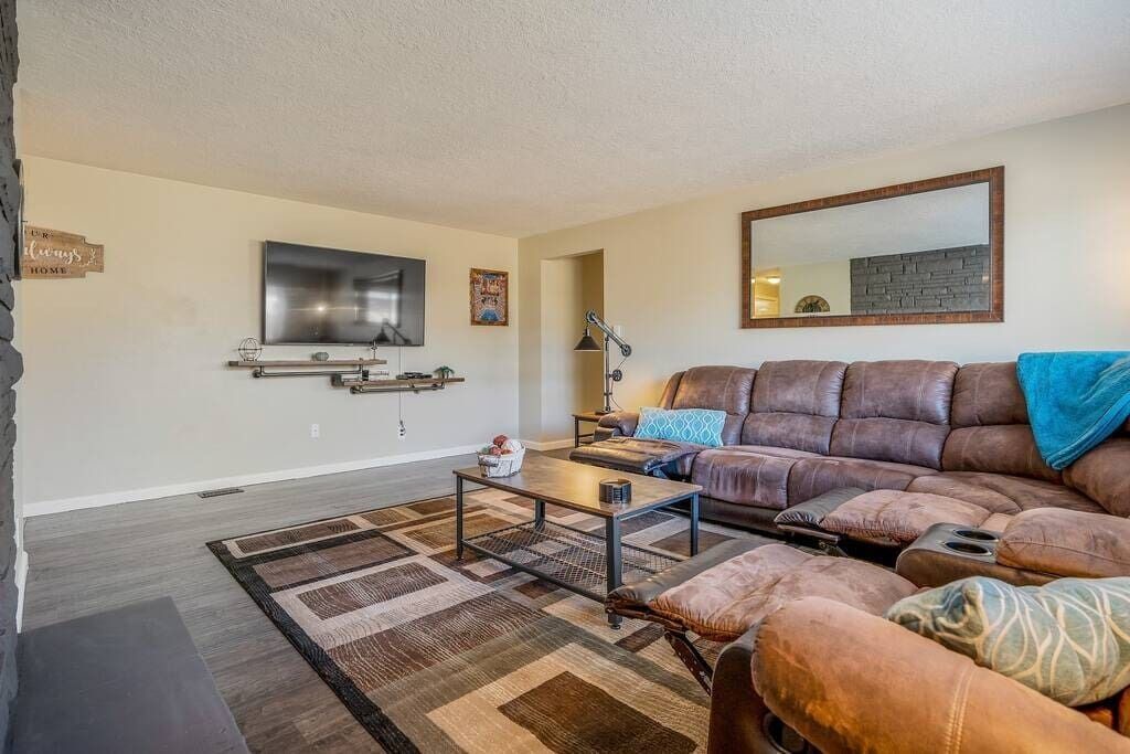 Photo of Livingroom in West Bench