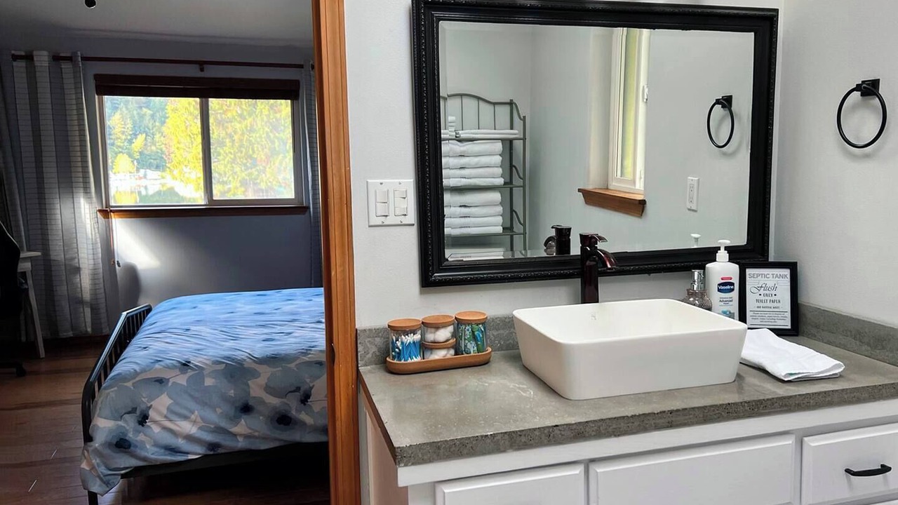 Photo of Bedroom in Eatonville