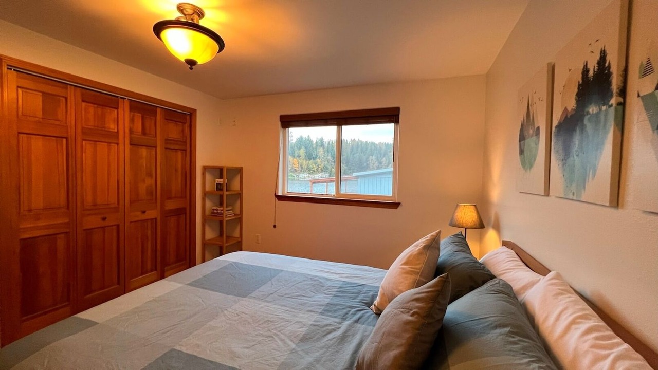 Photo of Bedroom in Eatonville