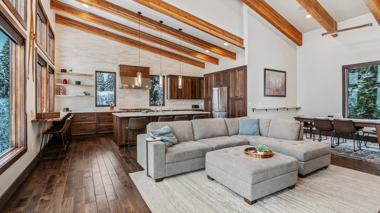 Photo of Livingroom in Sandpoint