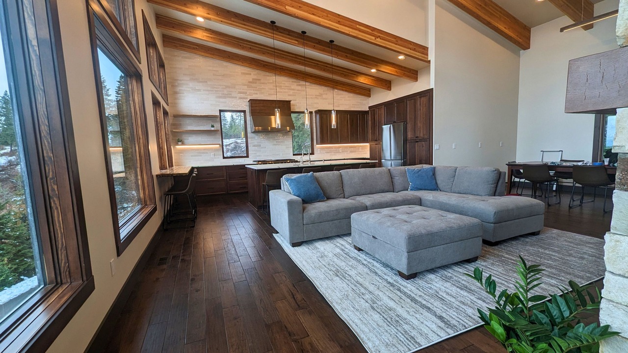 Photo of Livingroom in Sandpoint