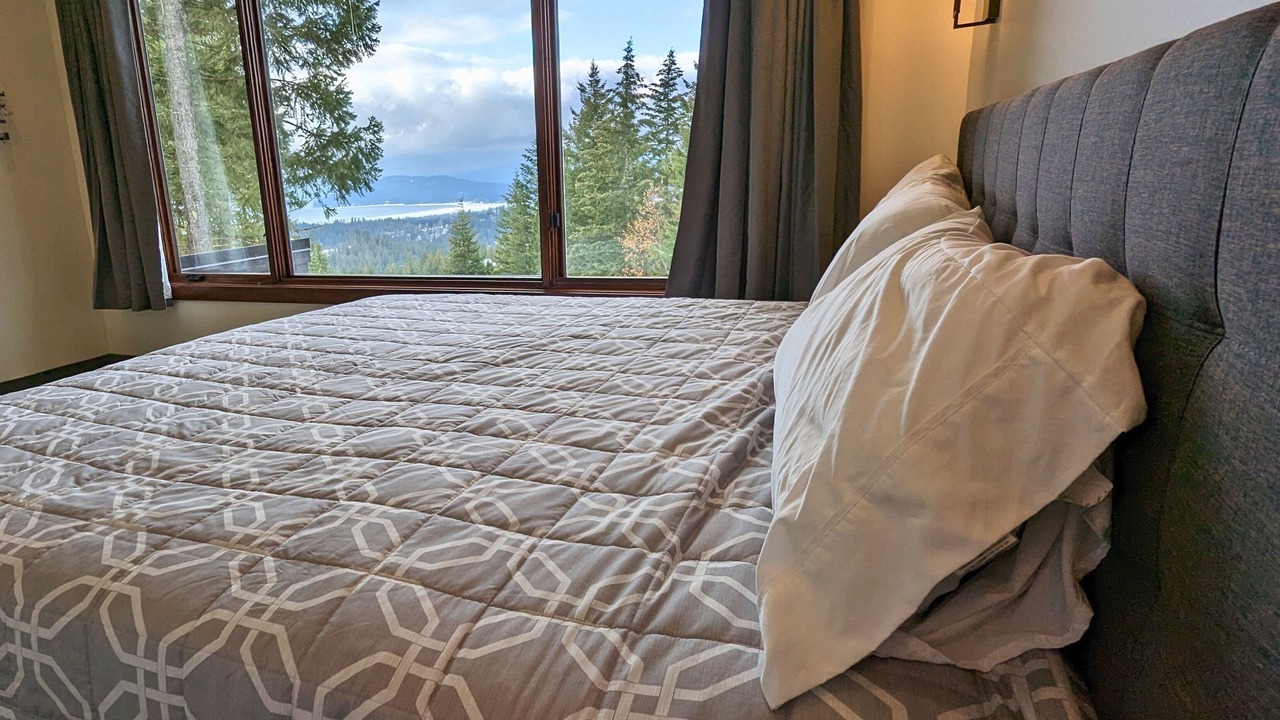 Photo of Bedroom in Sandpoint