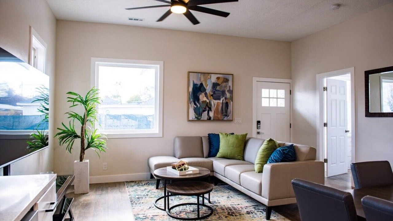 Photo of Livingroom in Midvale