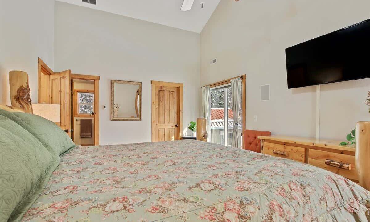 Photo of Bedroom in Cascade