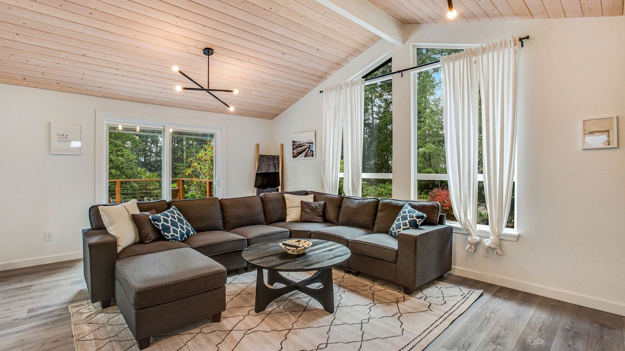 Photo of Livingroom in Anderson Island