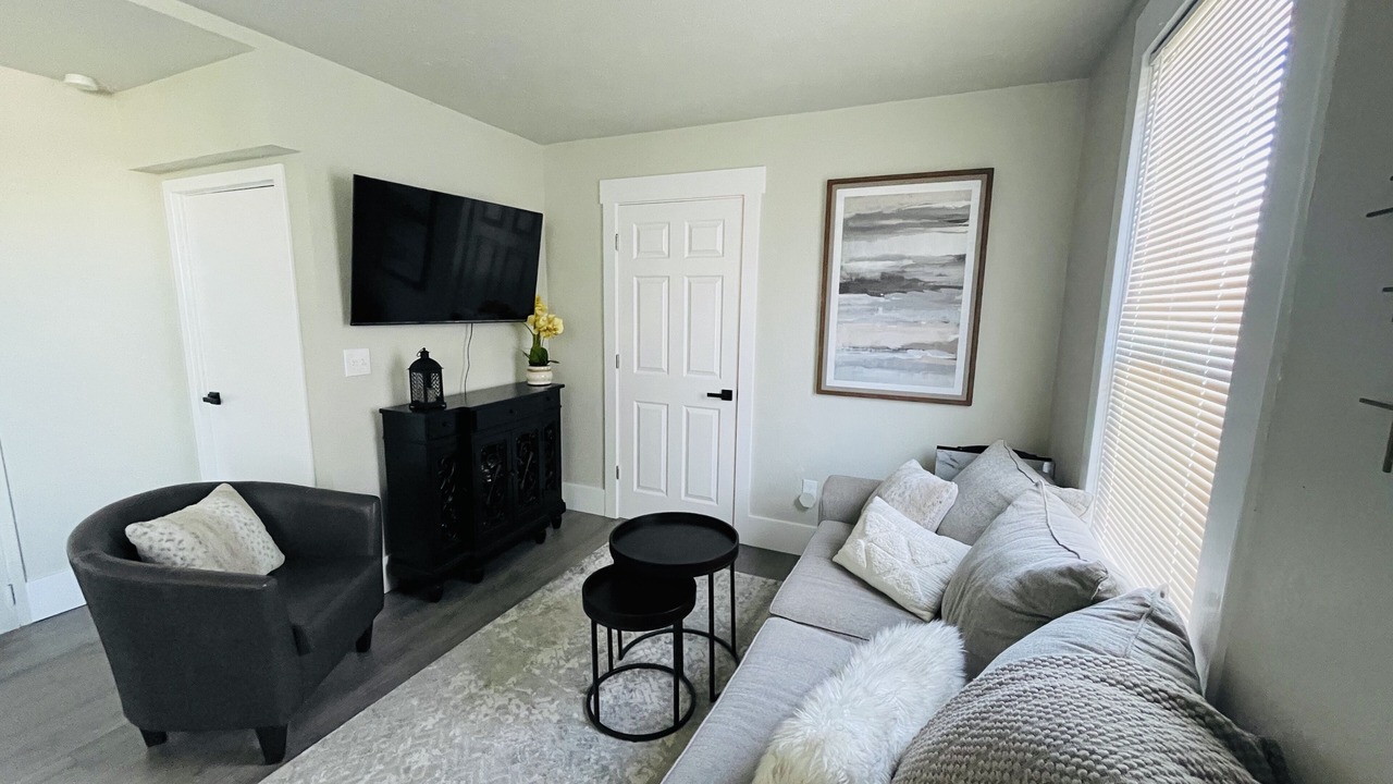 Photo of Livingroom in North End