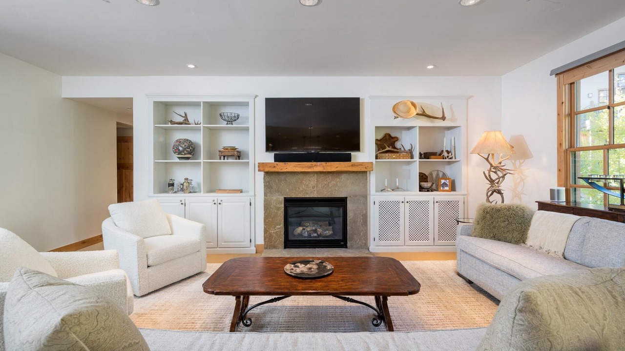 Photo of Livingroom in Elkhorn Village