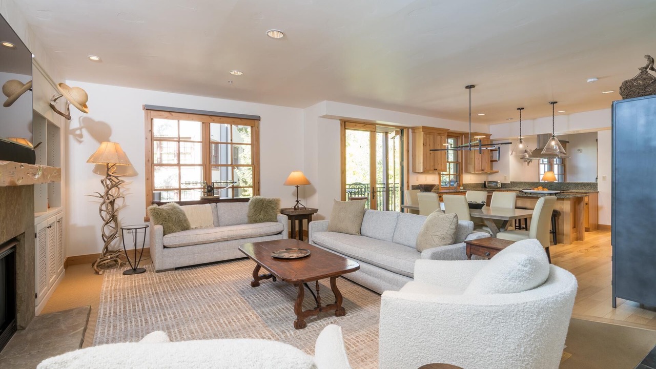 Photo of Livingroom in Elkhorn Village