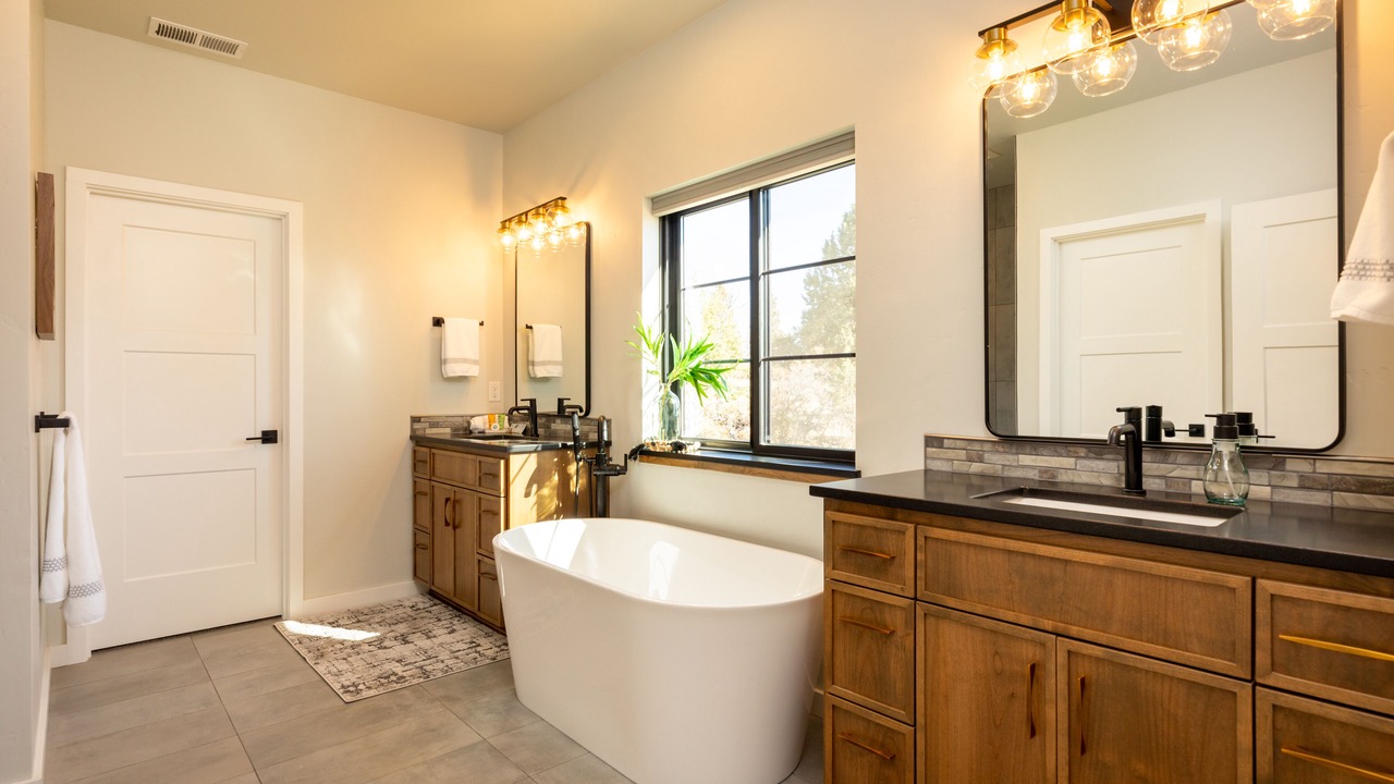 Photo of Bathroom in Klamath Falls
