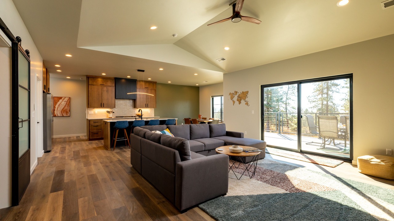 Photo of Livingroom in Klamath Falls