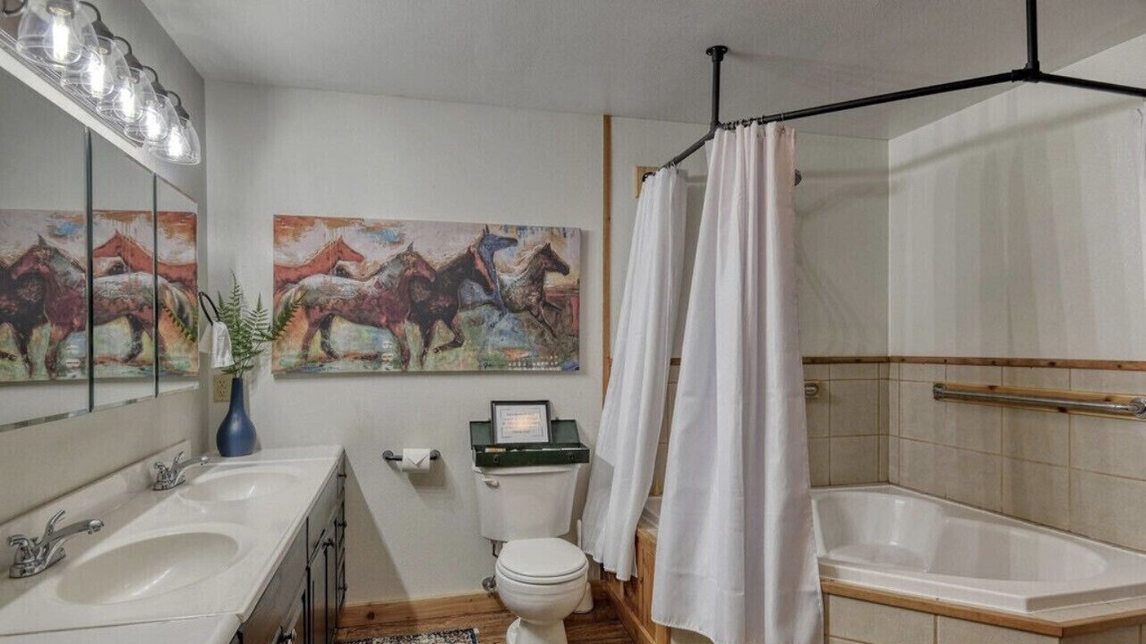 Photo of Bathroom in Santa