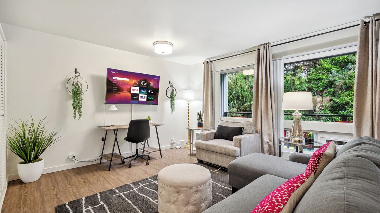 Photo of Livingroom in West Bellevue