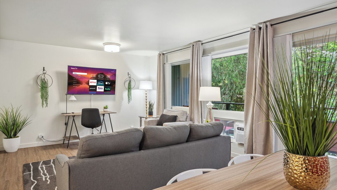 Photo of Livingroom in West Bellevue