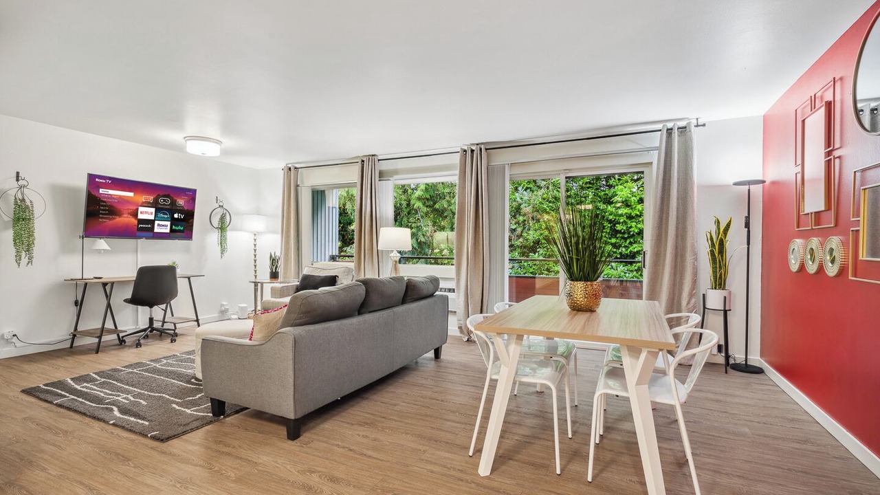 Photo of Livingroom in West Bellevue