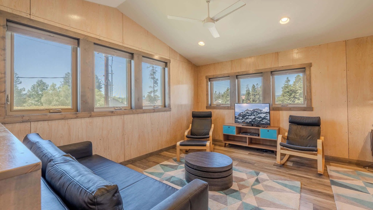 Photo of Livingroom in West Yellowstone