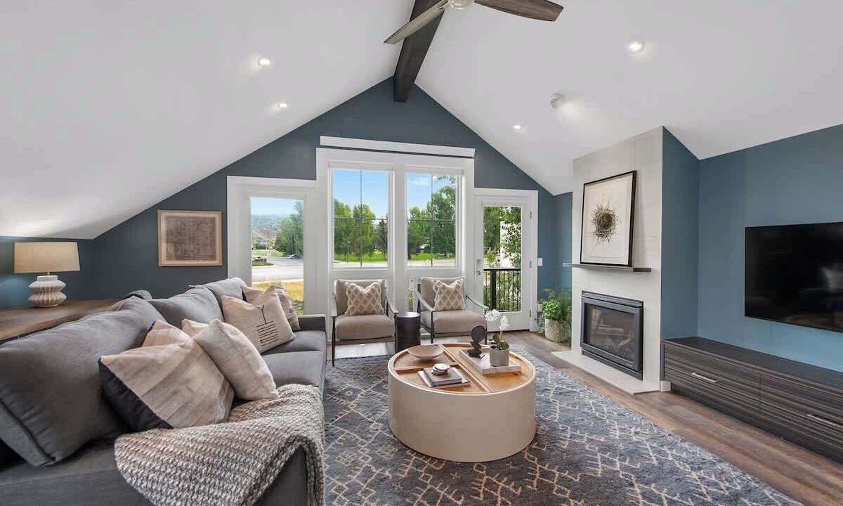 Photo of Livingroom in Victor
