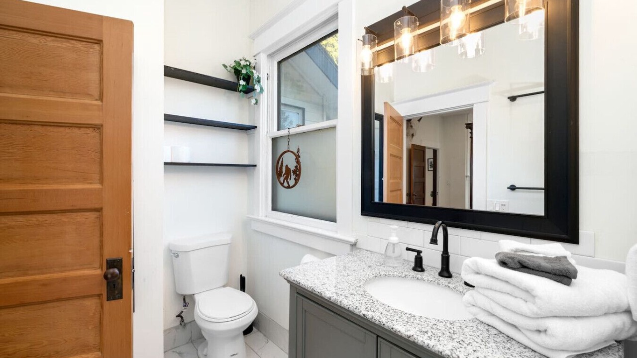 Photo of Bathroom in Sandy