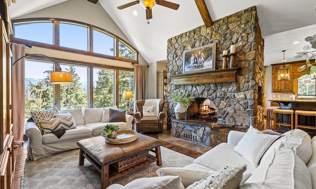 Photo of Livingroom in English point
