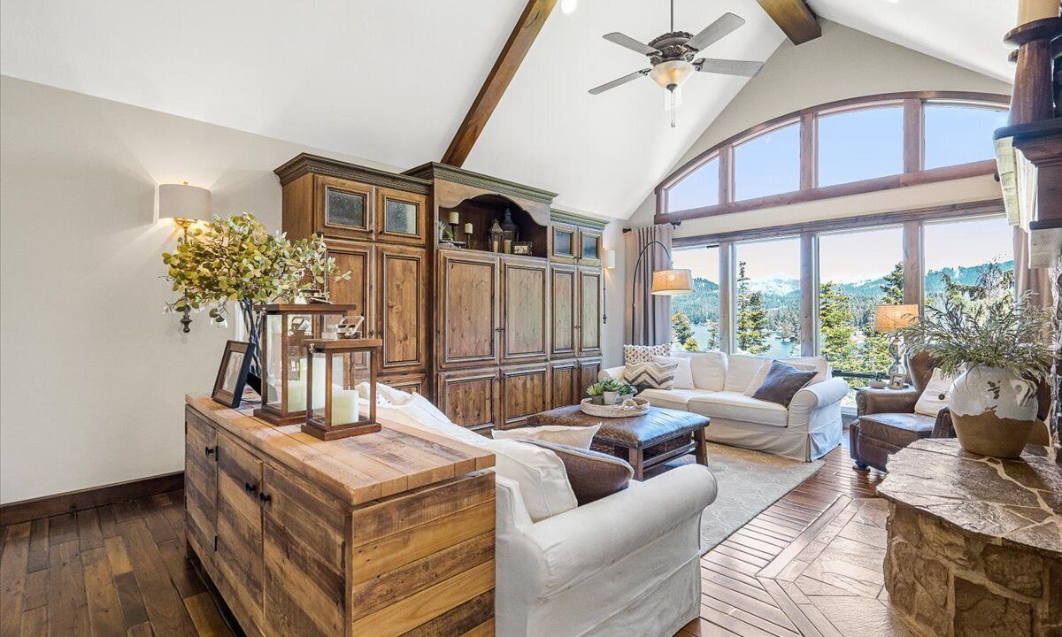 Photo of Livingroom in English point