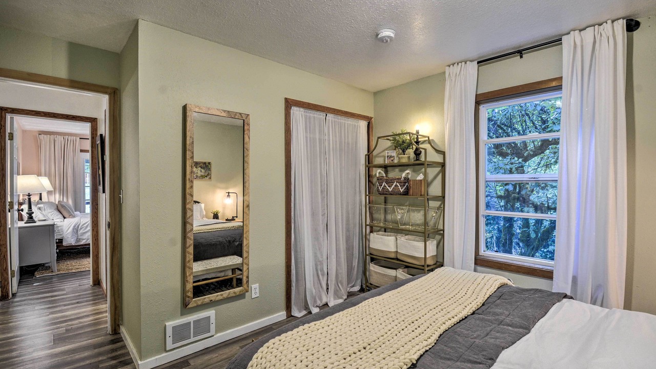 Photo of Bedroom in Lakebay