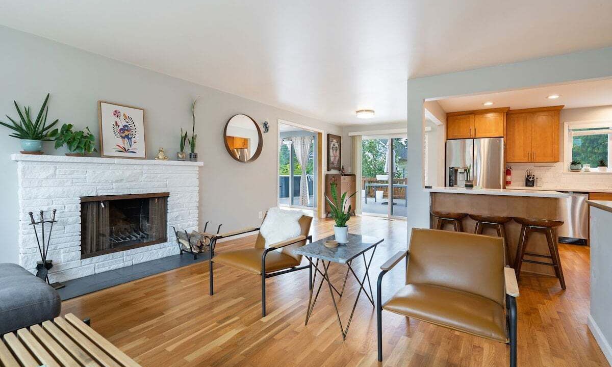 Photo of Livingroom in Shoreline
