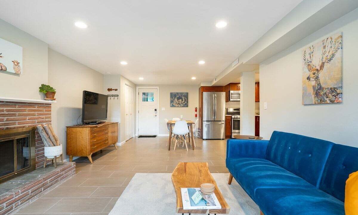 Photo of Livingroom in Shoreline
