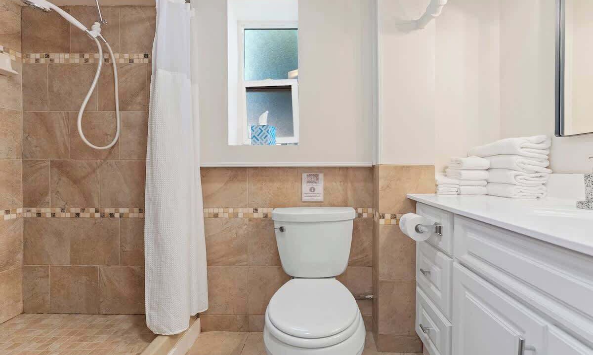 Photo of Bathroom in Dunsmuir