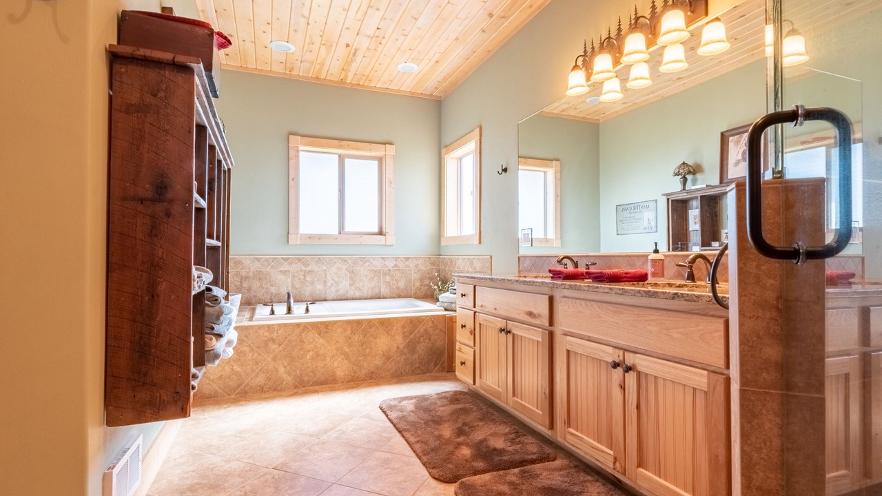 Photo of Bathroom in Island Park