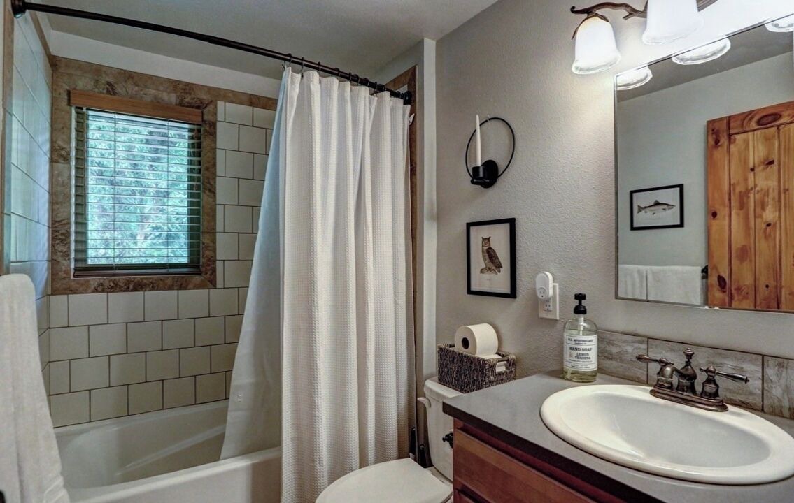 Photo of Bathroom in Elk