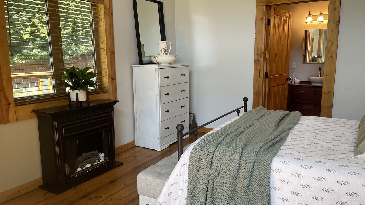 Photo of Bedroom in Elk