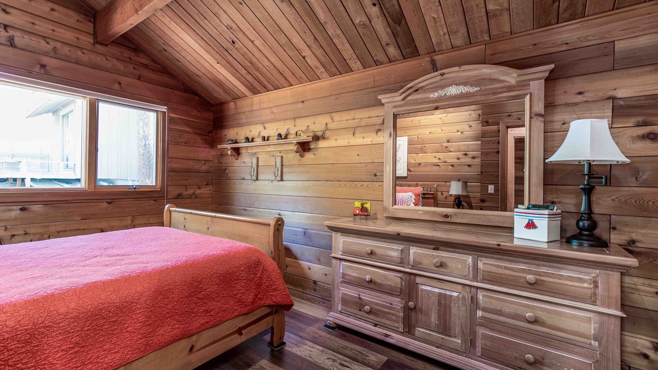 Photo of Bedroom in Sunriver