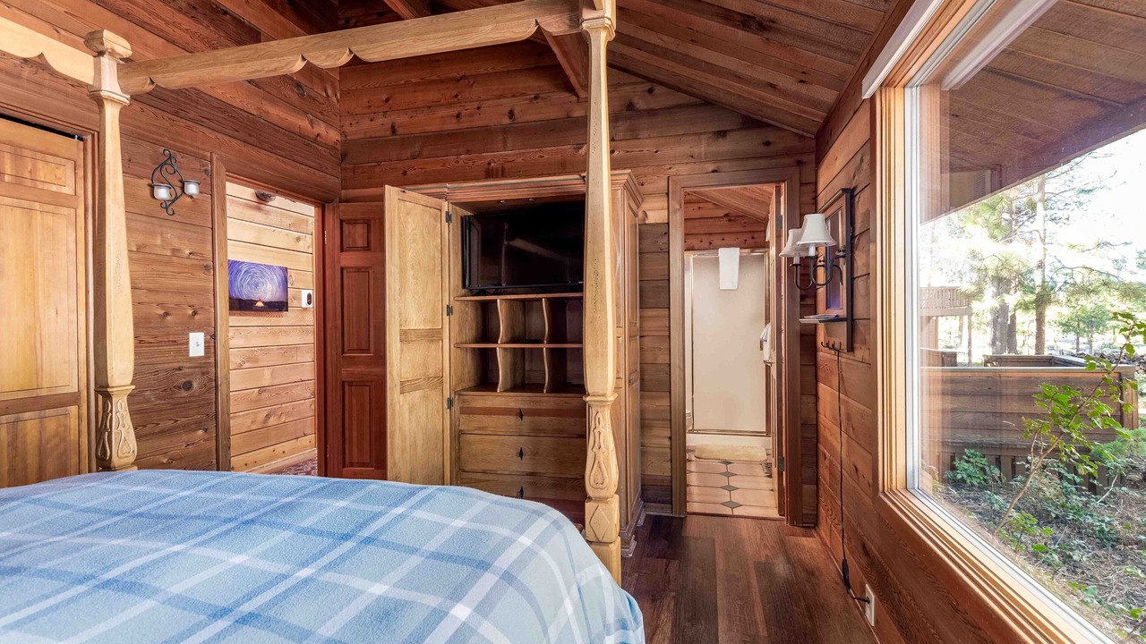 Photo of Bedroom in Sunriver