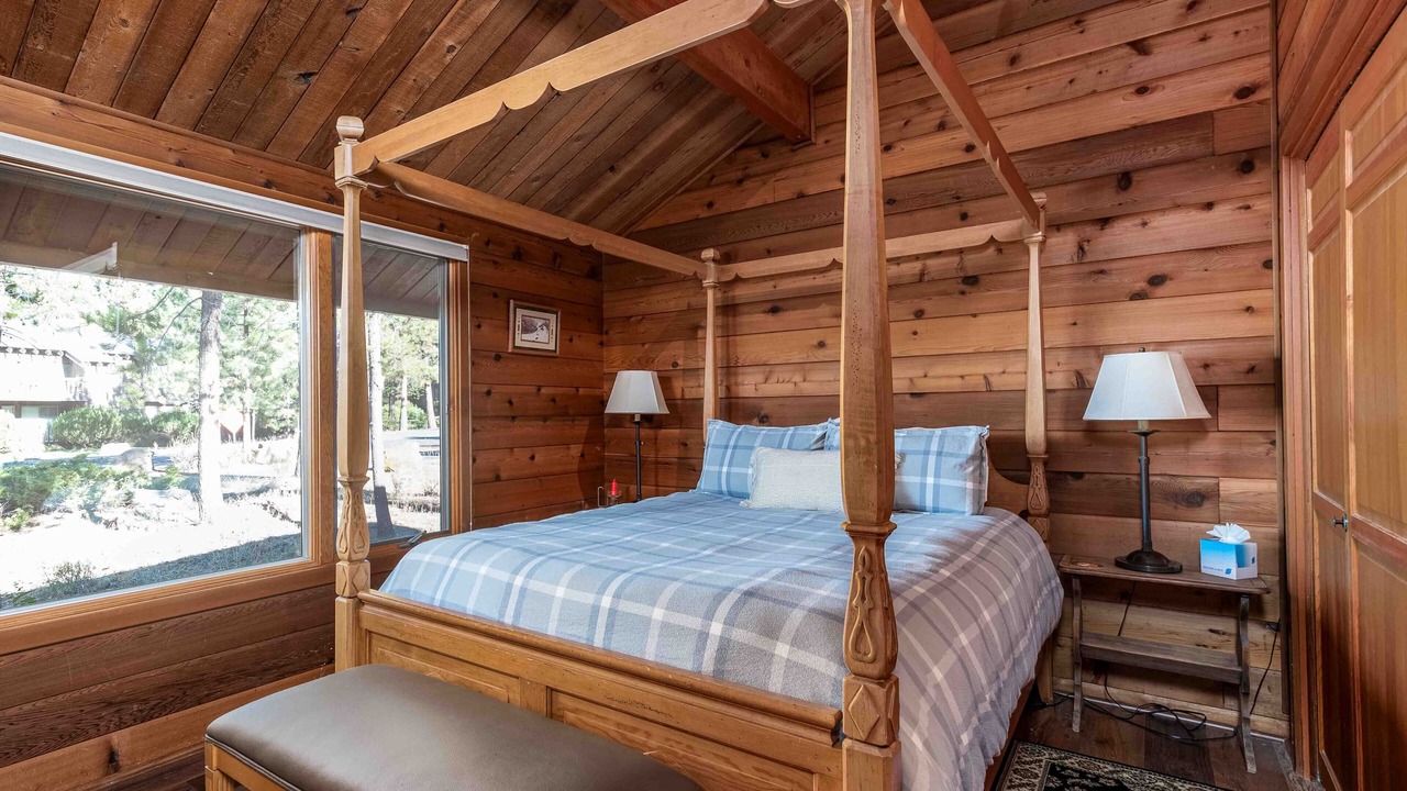 Photo of Bedroom in Sunriver