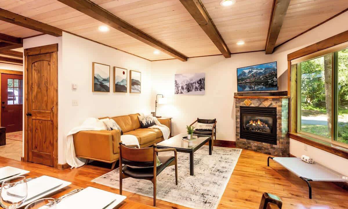 Photo of Livingroom in Glacier