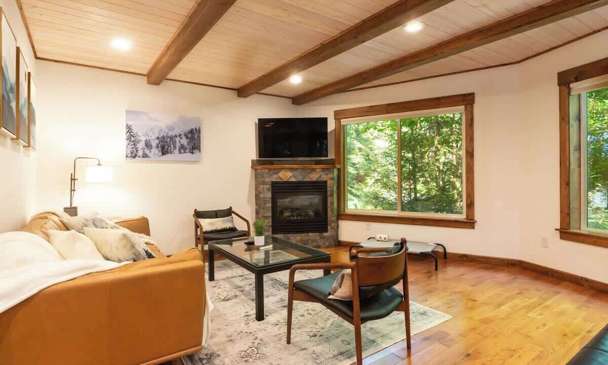 Photo of Livingroom in Glacier