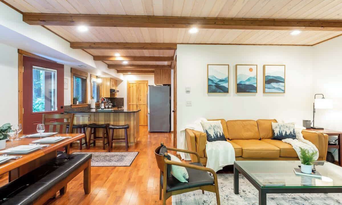 Photo of Livingroom in Glacier