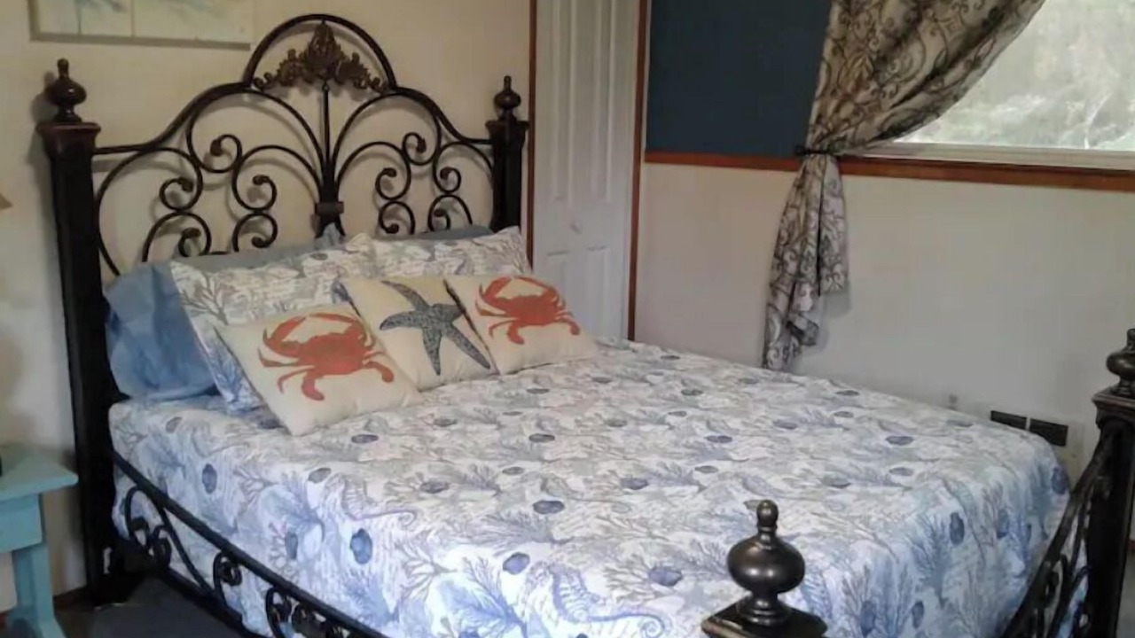 Photo of Bedroom in Clinton