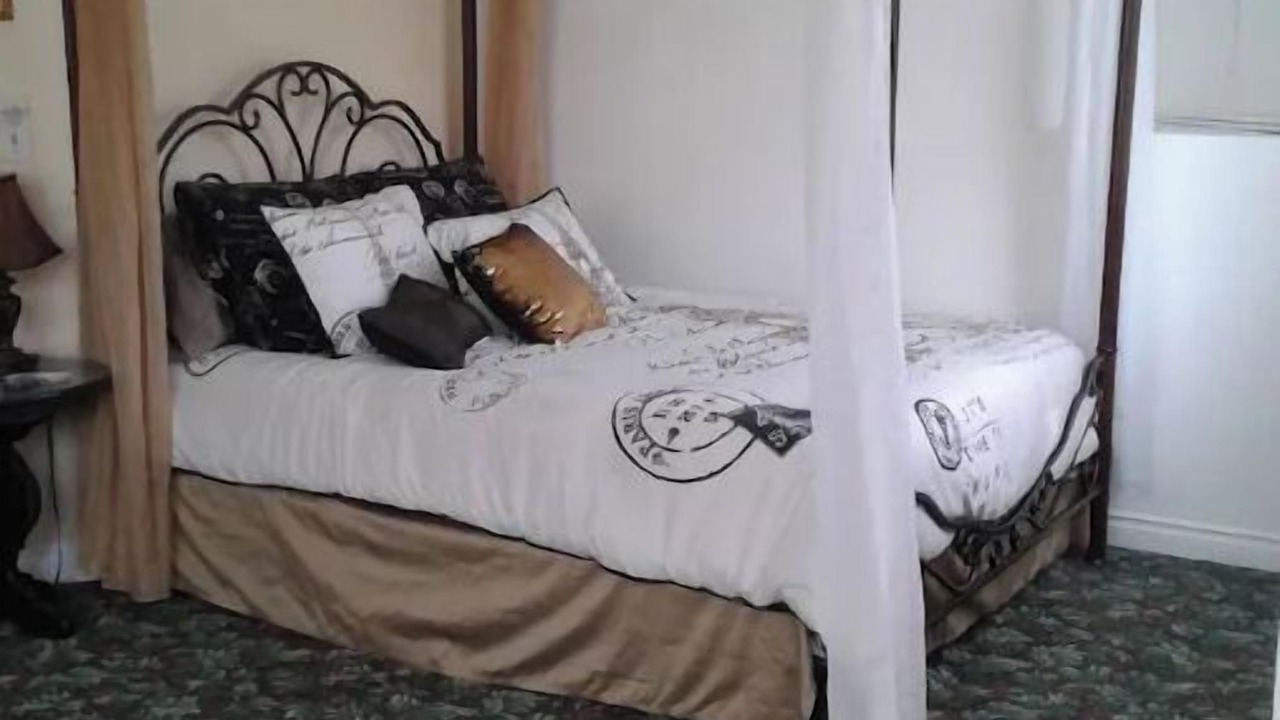 Photo of Bedroom in Clinton