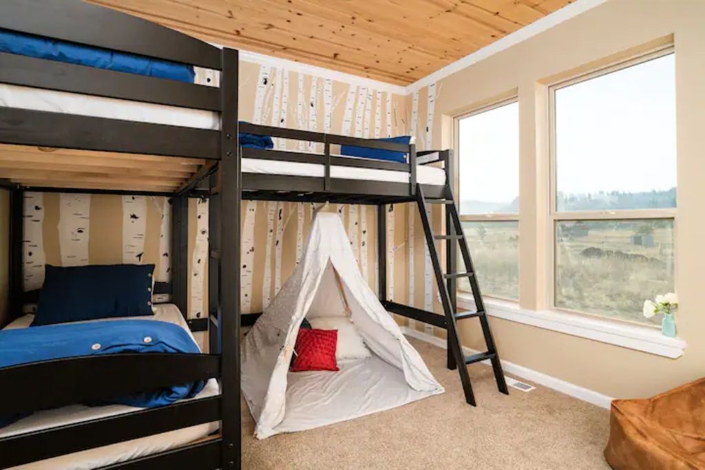 Photo of Bedroom in Garden Valley