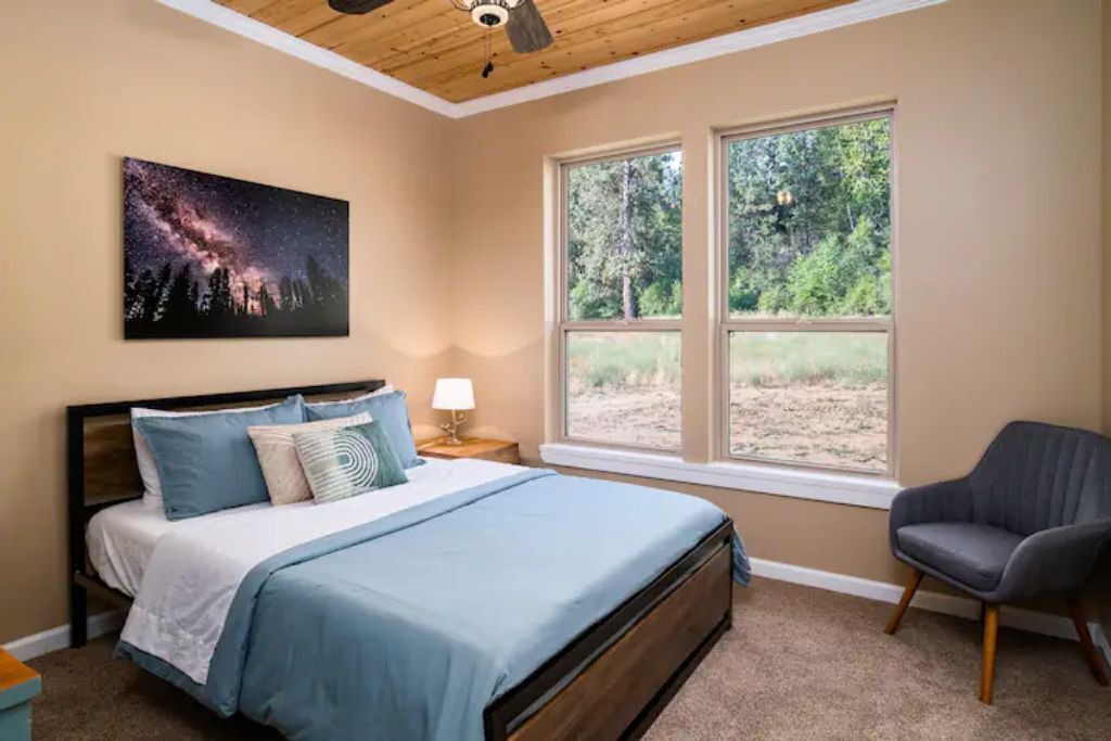 Photo of Bedroom in Garden Valley