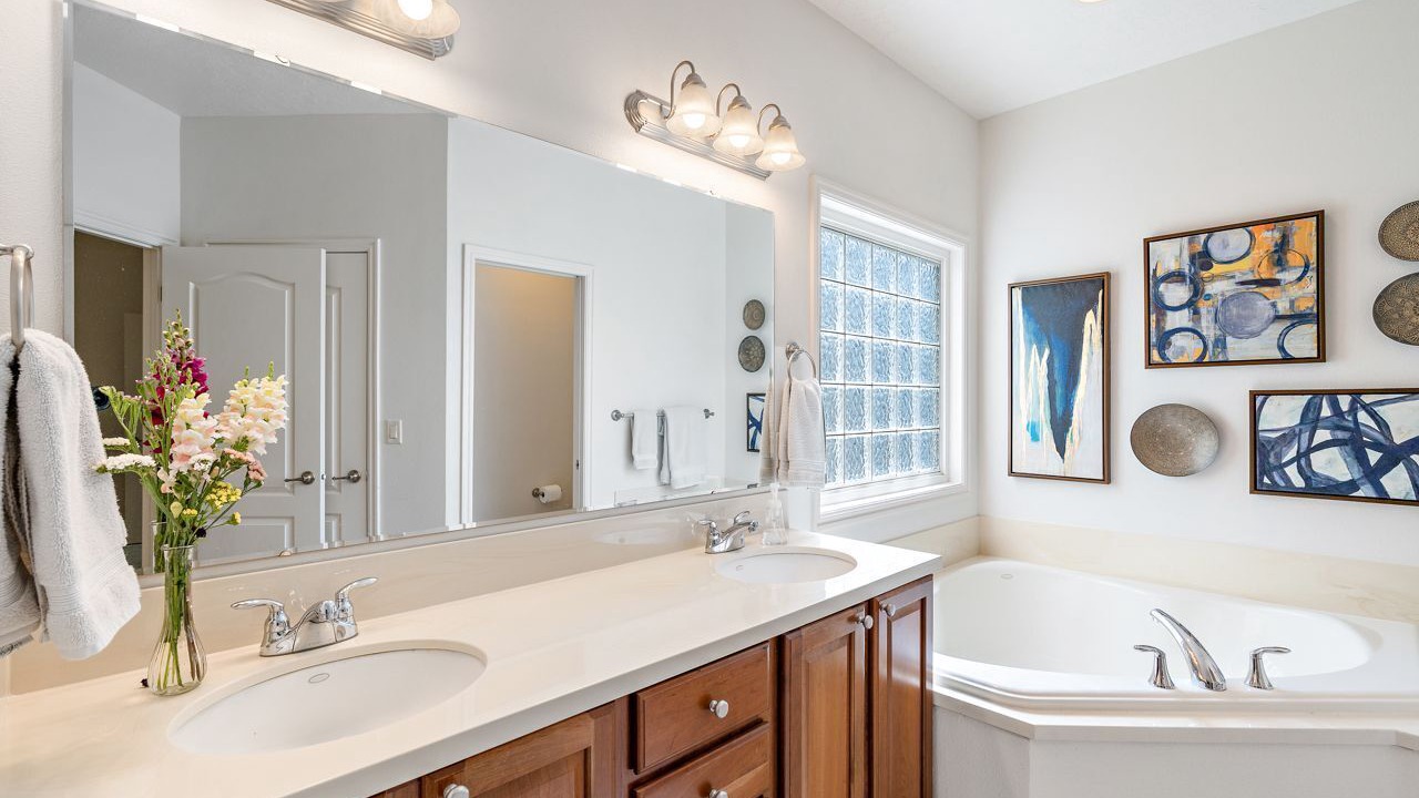 Photo of Bathroom in Garden City